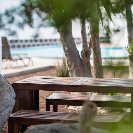 Estudio Con Wifi, Piscina Y Con El Dormitorio Creado En Una Cueva Natural Apartment