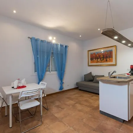 Estudio Con Wifi, Piscina Y Con El Dormitorio Creado En Una Cueva Natural Fasnia