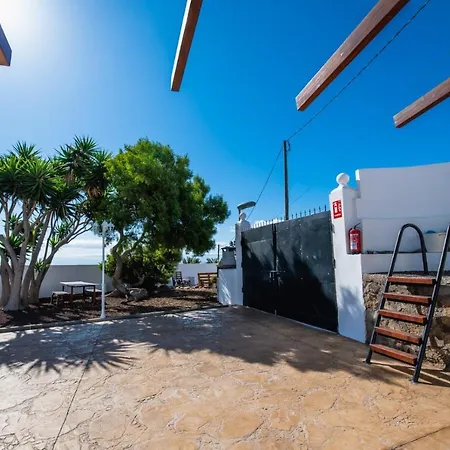 Estudio Con Wifi, Piscina Y Con El Dormitorio Creado En Una Cueva Natural Fasnia