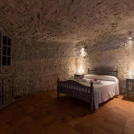 Estudio Con Wifi, Piscina Y Con El Dormitorio Creado En Una Cueva Natural *