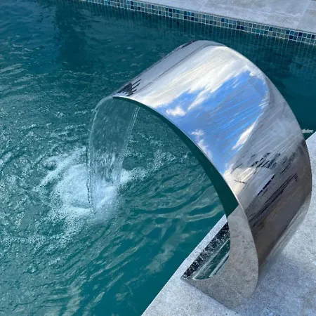 Estudio Con Wifi, Piscina Y Con El Dormitorio Creado En Una Cueva Natural Apartament